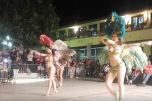 (VIDEO) KAO SAMBODROM U RIJU: Novosađanke guzama i vrelim plesom zapalile Leskovac!