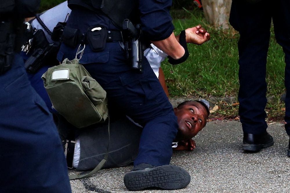 (FOTO,VIDEO) AMERIKA KLJUČA: Masovna hapšenja na protestu protiv policijskog nasilja