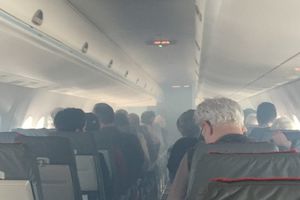 (FOTO) DRAMA U AUSTRIJSKOM AVIONU: Putnici se nagutali dima!