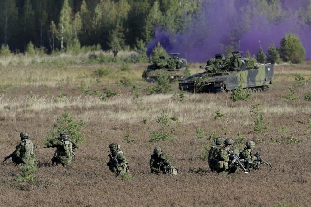 NATO GOMILA TRUPE NA GRANICAMA RUSIJE Sad i Kanada šalje vojsku: Sve dok Moskva preti, mi smo tu!