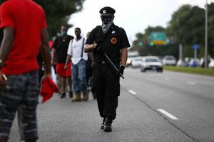 AMERIKA POSTAJE BURE BARUTA: Naoružava se pokret Novi crni panteri i pristalice Donalda Trampa!