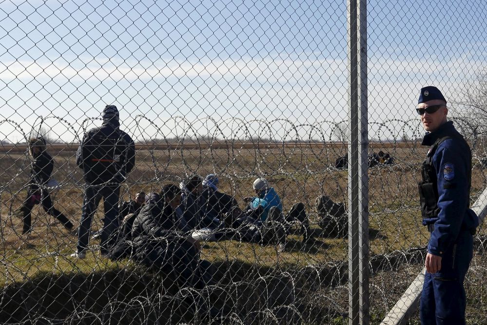 HRV: Mađarska policija i vojska biju migrante, pa ih onda šalju u Srbiju