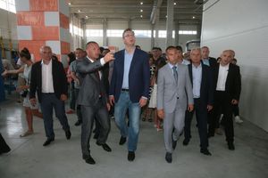 OTVORENA FABRIKA ZA PROZVODNJU STIROPORA Vučić: Imamo najbolju opremu i radnike, možemo sve!