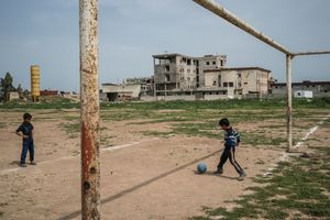 (FOTO) Fudbalom protiv terorizma: Ovaj irački grad sportom prkosi Islamskoj državi