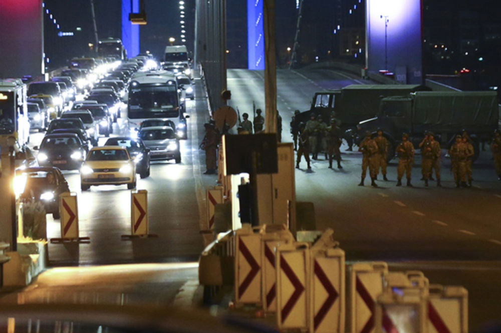 HAOTIČNO STANJE: Turska vojska izgleda podeljena prema puču