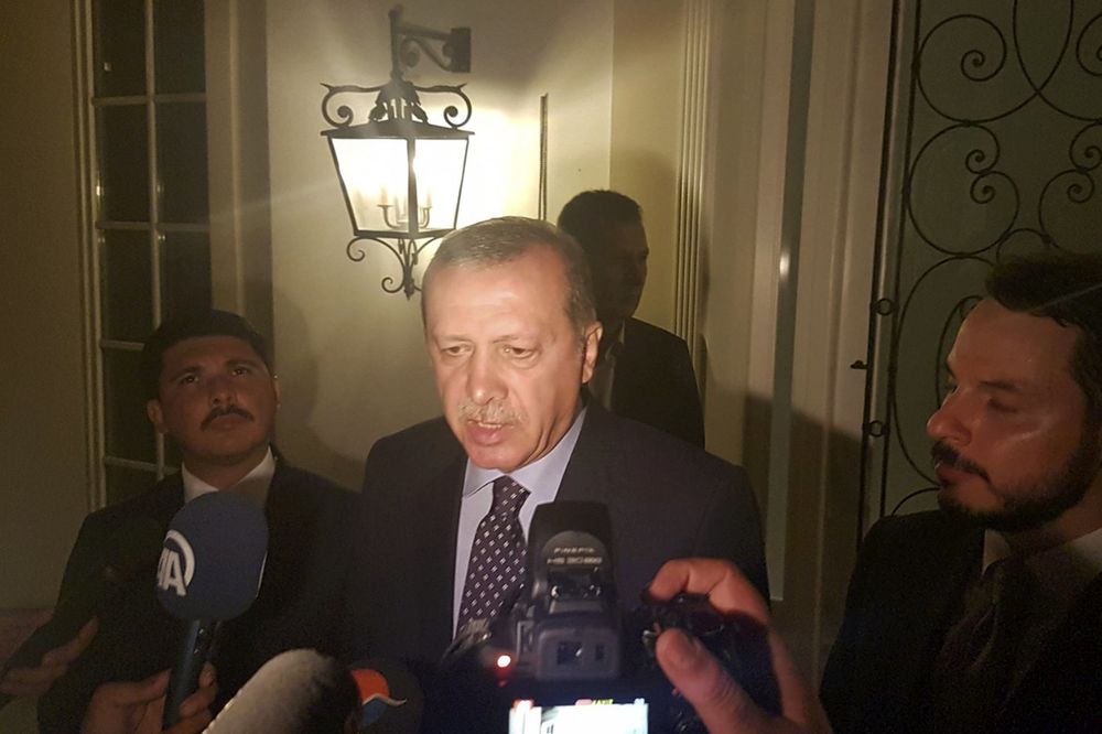 PREDSEDNIK TURSKE ERDOGAN: Moramo biti oprezni, večeras može doći do novog udara