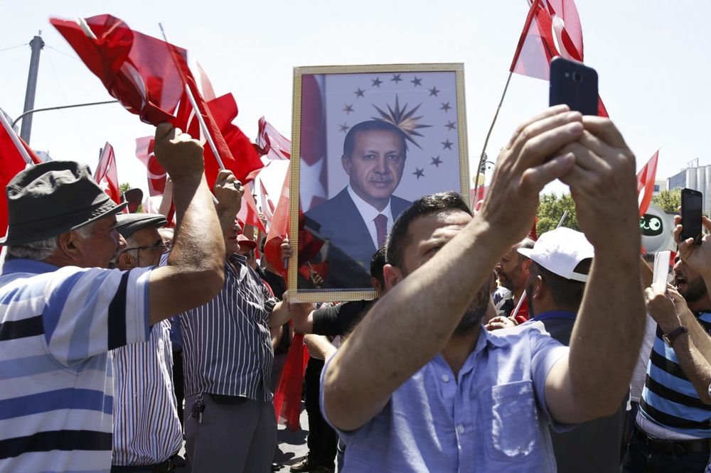 MILIONI NA ULICAMA U ISTANBULU: Erdoganove pristalice okupirale grad u znak podrške predsedniku