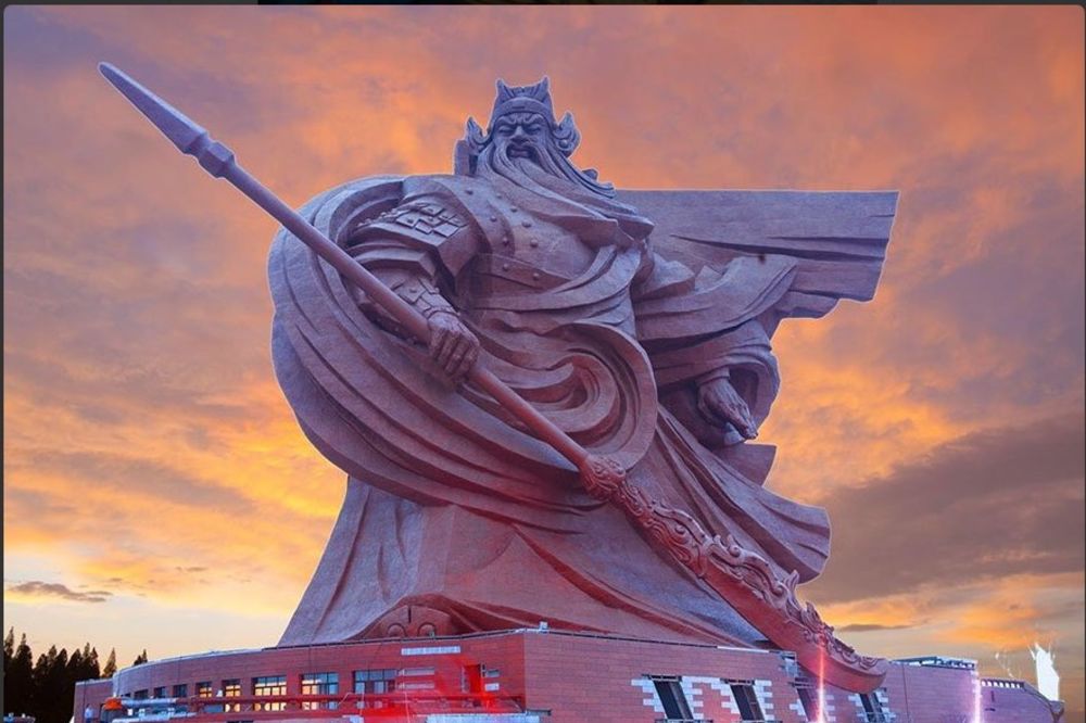 (VIDEO) ČUDO ARHITEKTURE: Kinezi podigli džinovski spomenik neustrašivom bogu rata