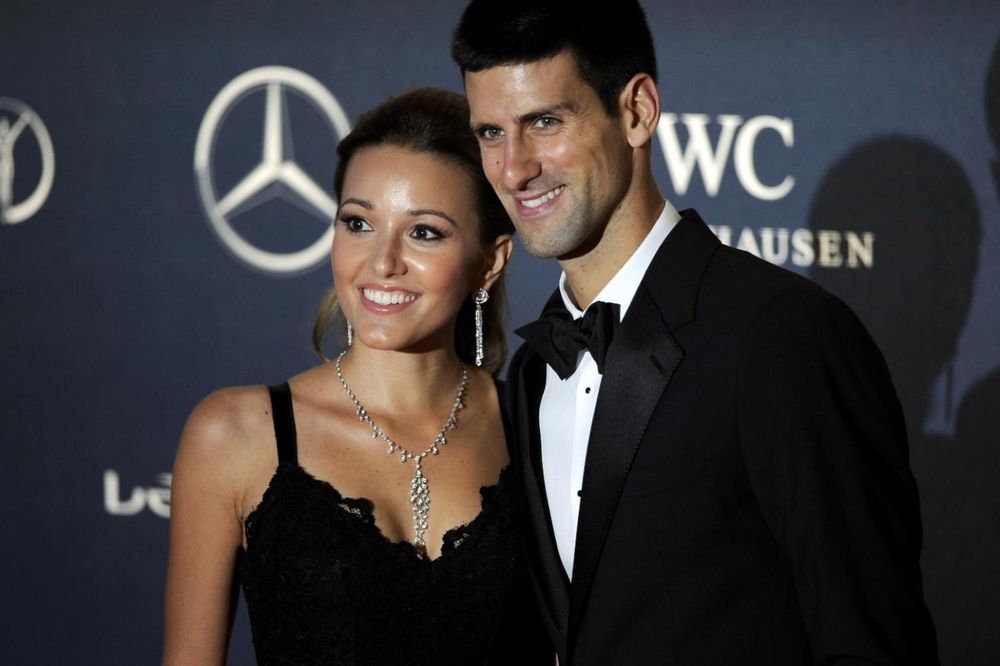 (FOTO) DEMANTOVALI TRAČEVE DA SE RAZVODE: Novak i Jelena u strasnom zagrljaju!