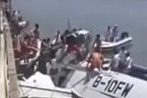 (VIDEO) KOBAN PRVI LET: Hidroavion udario u nadvožnjak kod Šangaja, 5 mrtvih