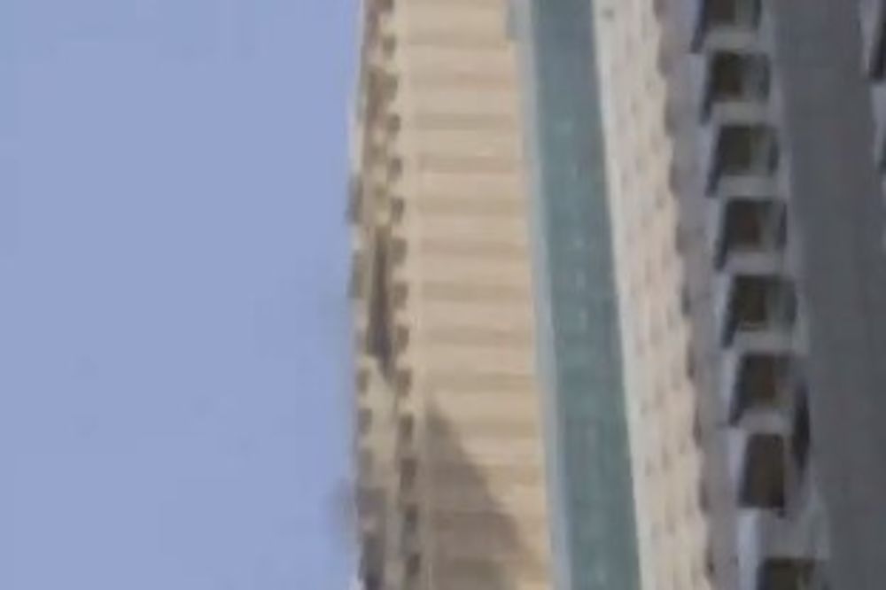 (VIDEO) POŽAR U DUBAIJU: Vatra zahvatila soliter od 75 spratova