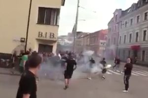 (VIDEO) NEVIĐENA MAKLJAŽA: Potukli se Slovaci i Slovenci, policija nemoćna da zaustavi tuču