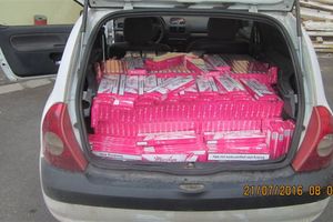 ZAPLENA U KRUŠEVCU: U automobilu pronađeno 6.500 paklica cigareta