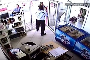 (VIDEO) GOLIM RUKAMA NA RAZBOJNIKA: Građani Gnjilana sprečili pljačku menjačnice