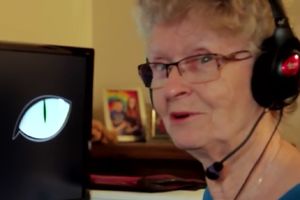 (VIDEO) BAKA KAKVU BI SVAKI UNUK POŽELEO: Ona obožava da igra video-igrice!