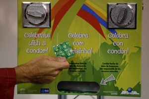 ON JE NAJTRAŽENIJI ČOVEK U RIJU: Upoznajte osobu koja nosi kondome za sportiste po Olimpijskom selu
