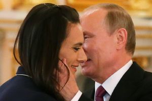 (VIDEO) SUZA SUZU STIŽE Išinbajeva se rasplakala pred Putinom: Odstranili su nas na grub način