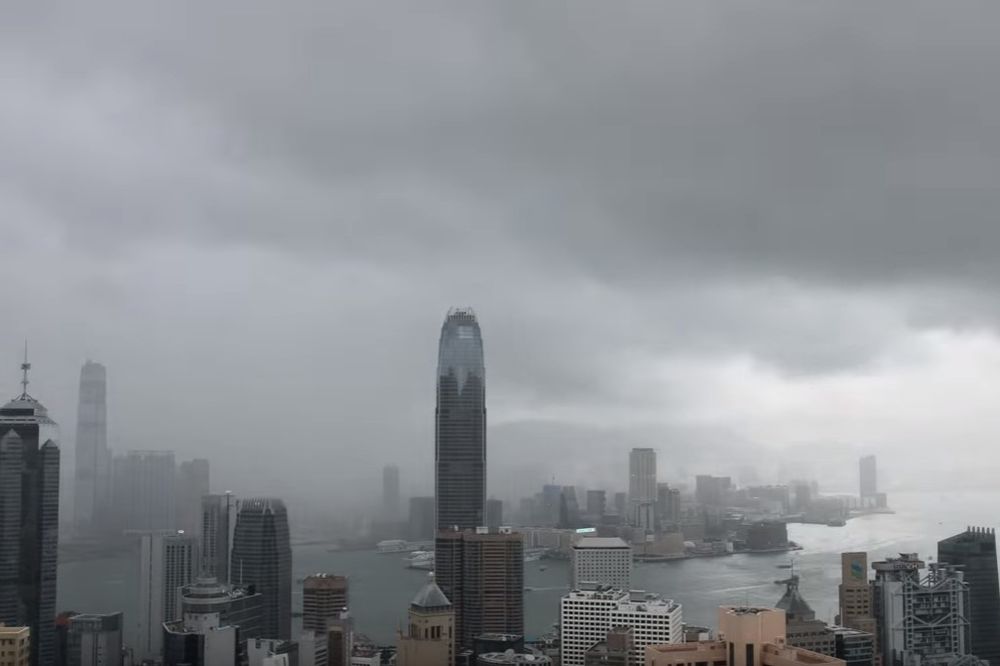 TAJFUN PRETI HONG KONGU: Otkazani svi letovi, grad pod blokadom