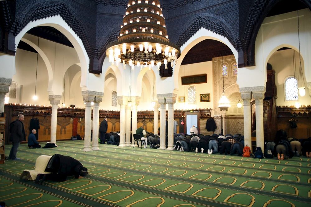 PROPOVEDAJU RADIKALNI ISLAM: U Francuskoj od decembra zatvoreno 20 džamija