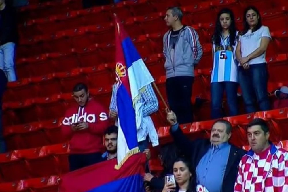 (VIDEO) BRATSTVO I JEDINSTVO: Srpske i hrvatske zastave jedne pored drugih na tribinama u Kordobi