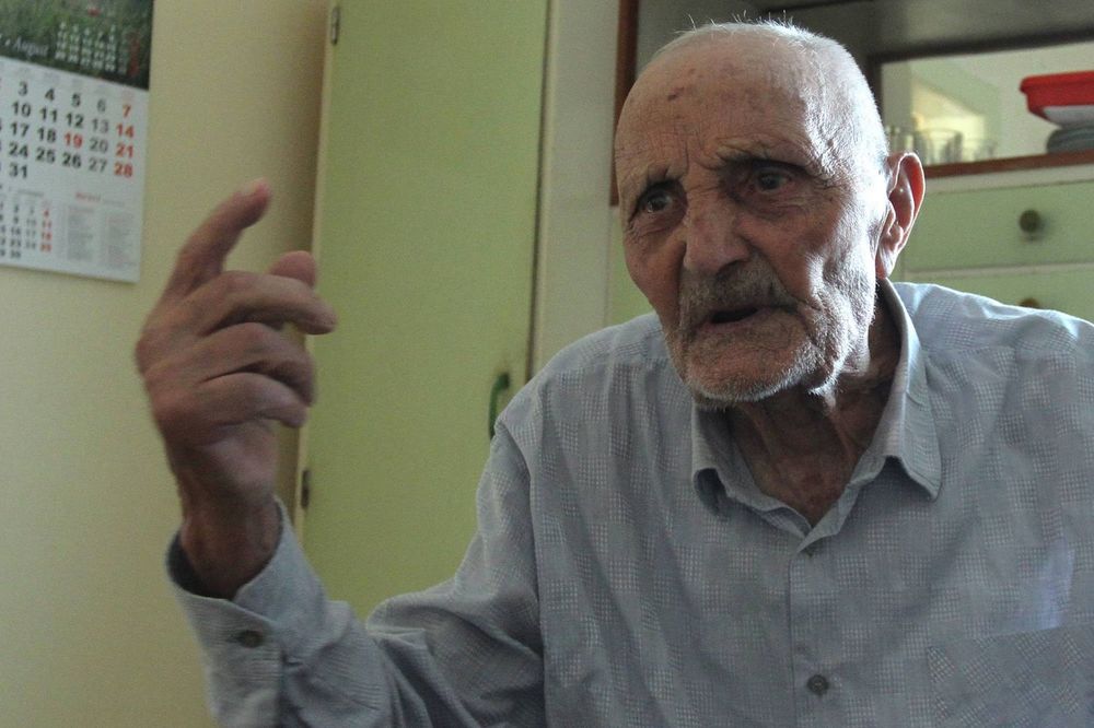 (FOTO) NASTARIJI RUDAR NA BALKANU: Ovo je Ilija Čolović (103), u penziji već 52 godine!