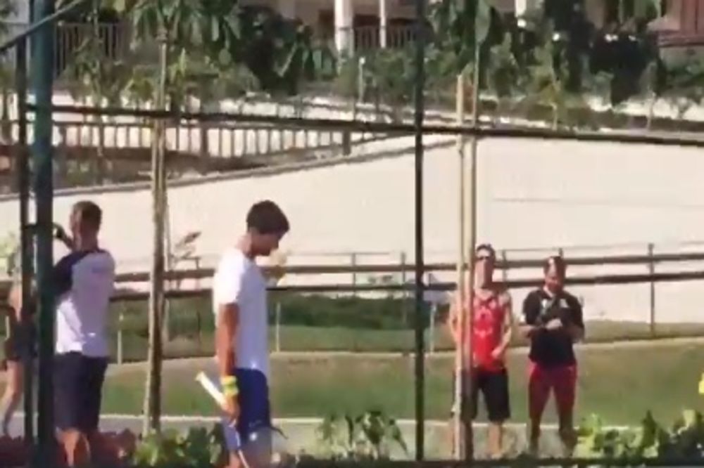 (VIDEO) TAJNO MU SE DIVI: Olimpijska šampionka iz prikrajka snimila Đokovićev trening
