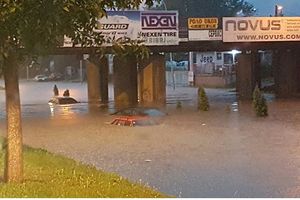 SNAŽNO NEVREME POGODILO SKOPLJE I TETOVO: Ulice poplavljene, registrovano 800 gromova