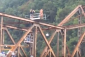 (VIDEO) KOBNI SKOK: Pojavio se još jedan snimak pre nego što je nesrećni Slovenac nestao u Drini
