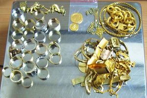 AKCIJA CARINIKA NA GRADINI: Zaplenjeno zlato, srebro i dijamanti vredni više od milion dinara!