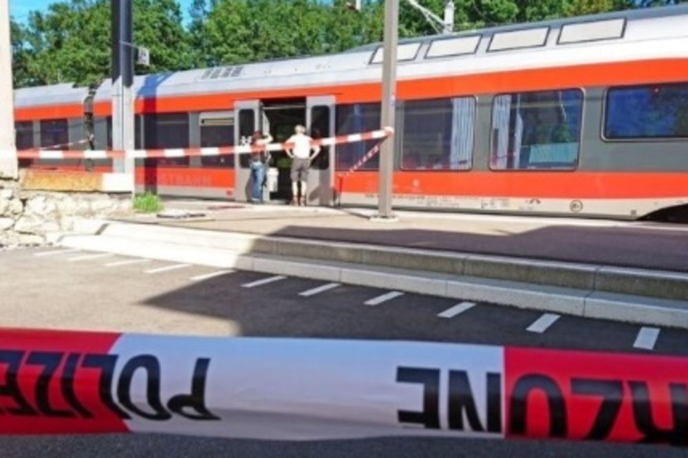 HAOS U ŠVAJCARSKOJ: Muškarac (27) zapalio ženu u vozu i nožem kasapio putnike!