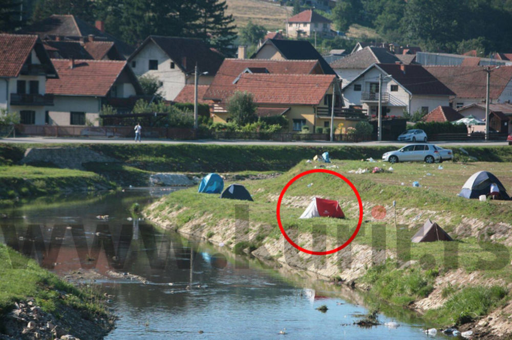 (FOTO) KURIR NA LICU MESTA: Mladić pronašao telo Beograđanke u Guči