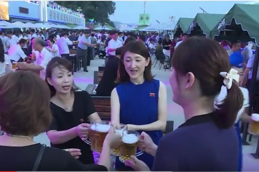 (VIDEO) HVALA, VELIKI VOĐO, ŠTO MOŽEMO DA PIJEMO: Prvi festival piva raspametio Severnokorejce!