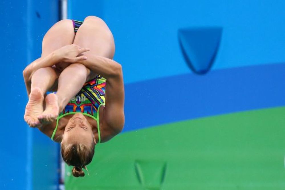 (VIDEO) DOBILA JE NULU: Pogledajte kako se osramotila ruska skakačica u vodu