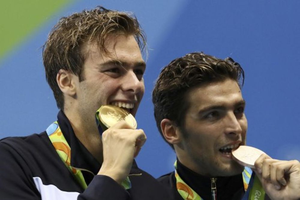 ŠOKIRAĆE VAS ISTINA: Evo zašto olimpijci zaista grizu medalje