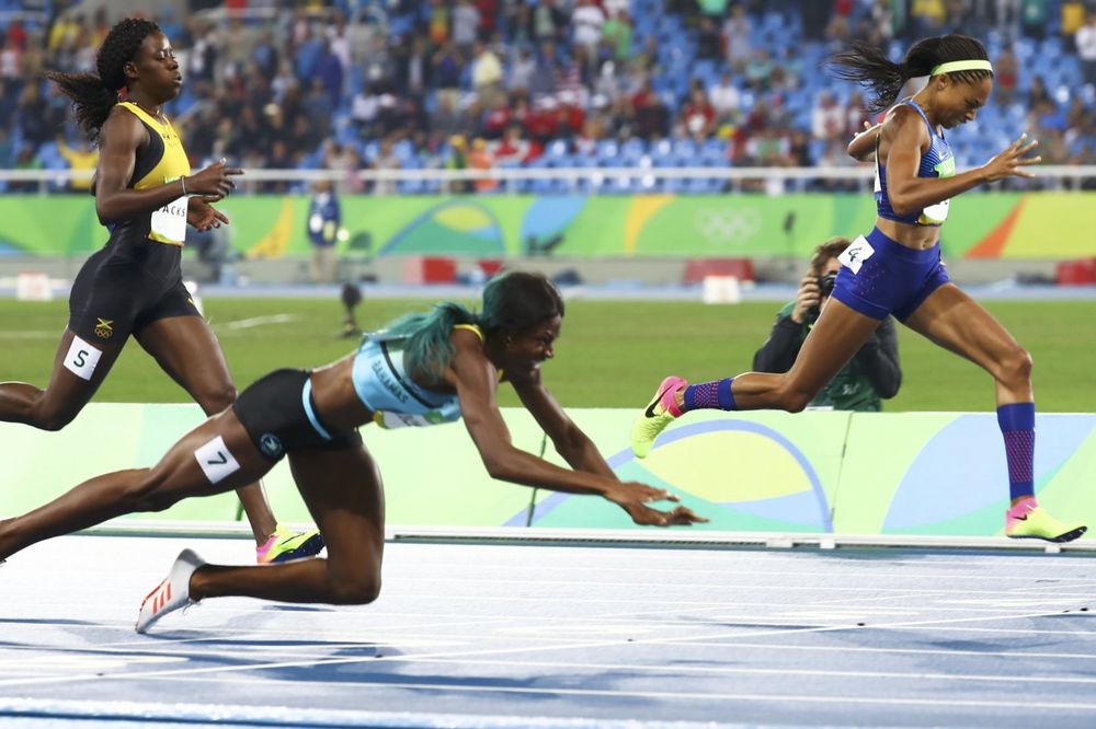 (VIDEO) OVO SE ZOVE UPORNOST: Šona Miler se bacila u cilj i uzela zlatnu medalju na 400 metara