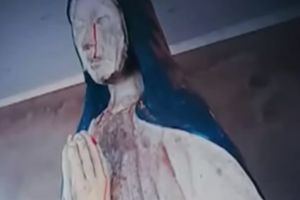 (VIDEO) ČUDO ILI PODVALA: Kip Bogorodice proplakao krv