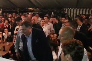 (VIDEO) DODIK SE DOHVATIO MIKROFONA NA NARODNOM ZBORU: Opet pevao hit Mitra Mirića