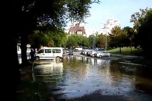 (VIDEO) POSLE MONSUNA NA VIDIKOVCU: Osvanulo jezero nasred ulice