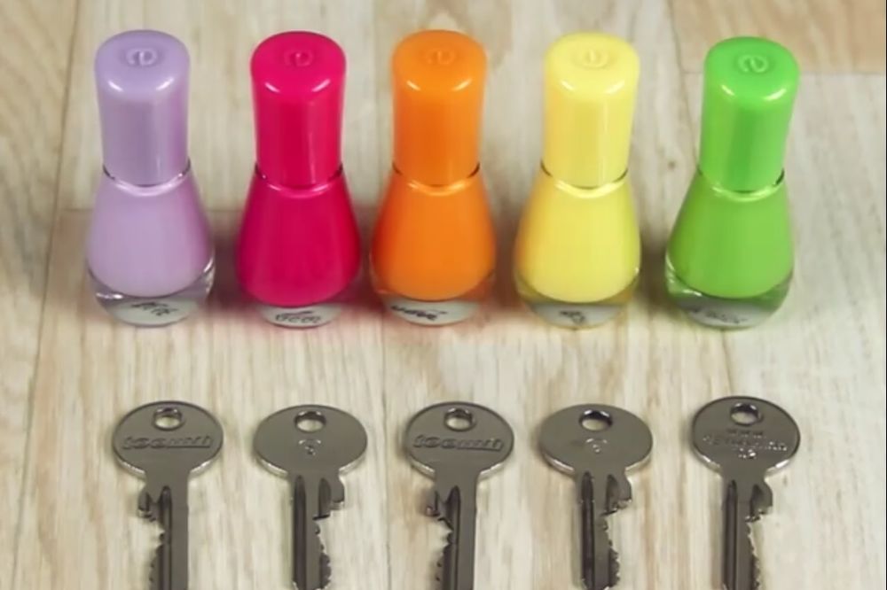 (VIDEO) ŠARENI TRIK: Sa ovakvim ključevima nećete prolaziti kroz mučni proces traženja pravog
