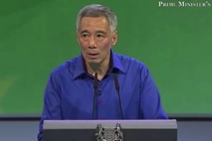 (VIDEO) SAMO JE ZAĆUTAO I PAO: Premijer Singapura se onesvestio posle dva sata obraćanja naciji