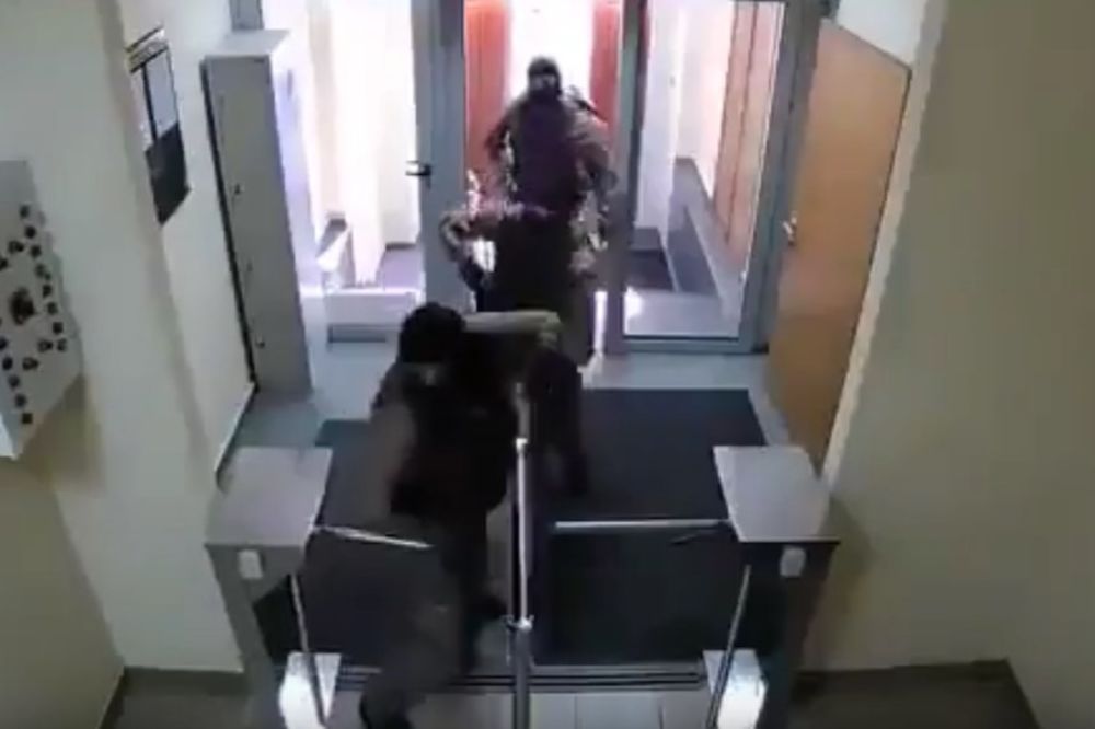 (VIDEO) VELIKI BLAM UKRAJINSKIH SPECIJALACA: Uleteli u zgradu, ali na ovu prepreku nisu računali