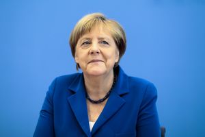 MERKEL OSTAJE NA ČELU CDU: Na kongresu u Esenu ponovo izabrana za lidera stranke