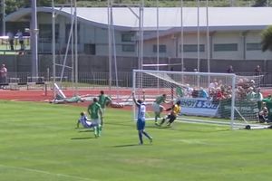 (VIDEO) ASISTENCIJA MAJKE PRIRODE: Pogledajte jedan od najčudnijih golova u fudbalu