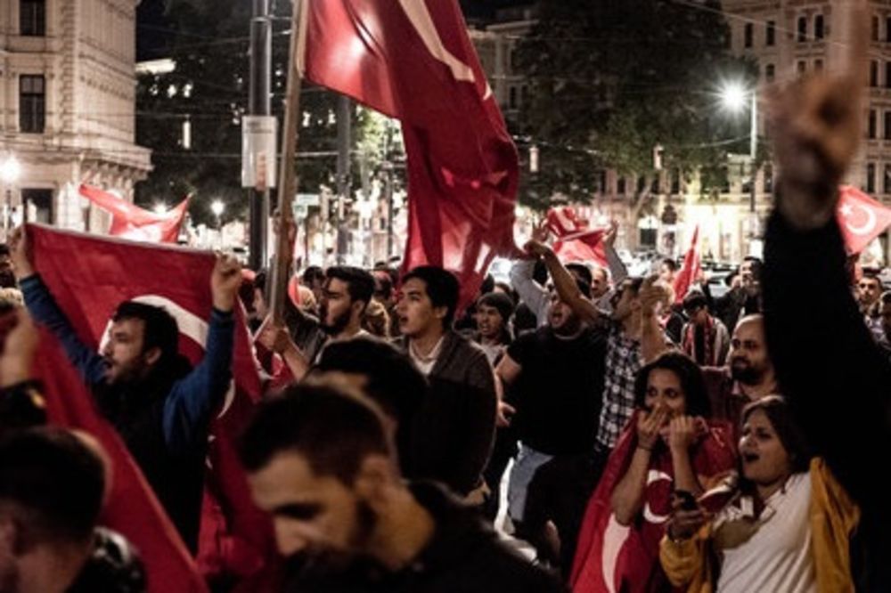 TURSKA BUNA U AUSTRIJI: Gastarbajteri hoće da se vrate u domovinu, ali da im vrate doprinose!