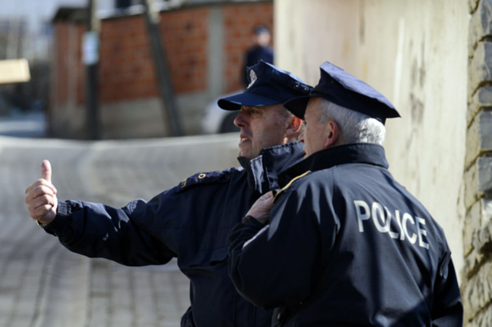 POLICIJSKE PATROLE NE HAJU Ukraden automobil Srbinu iz Osojana
