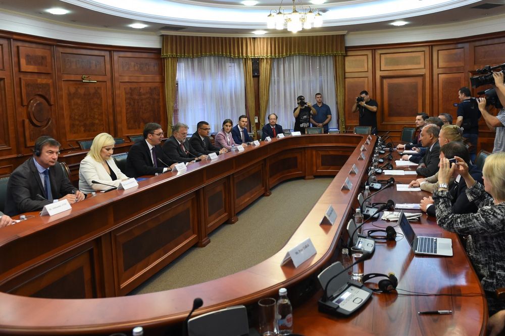 O EVROINTEGRACIJAMA SRBIJE I INVESTICIJAMA: Vučić se sastao sa predsednikom EBRD Čakrabatijem