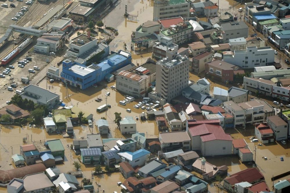 TAJFUN OPUSTOŠIO SEVER JAPANA: U velikim poplavama poginulo 11 ljudi, a 17 nestalo