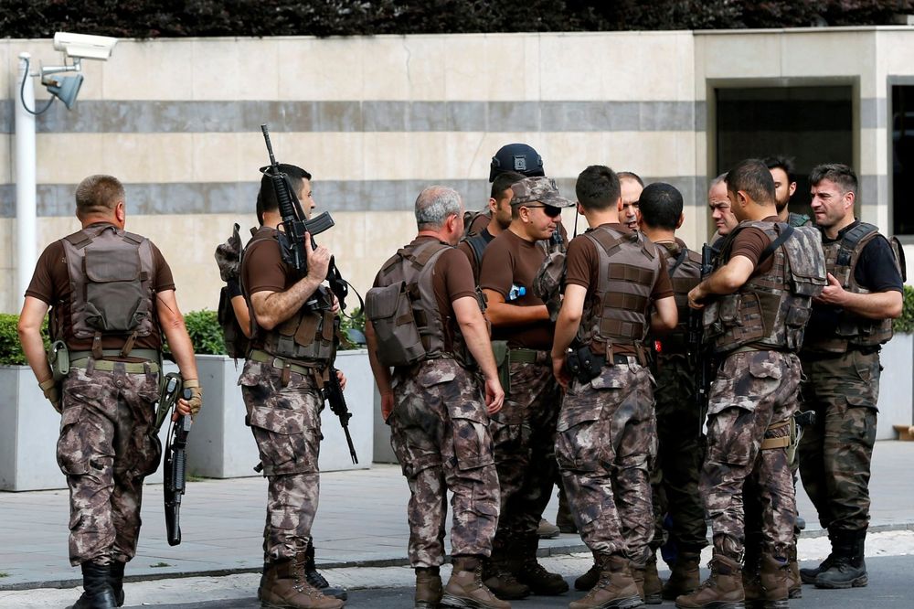 POČELA ČISTKA: Turske vlasti suspendovale čak 9.103 policijskih službenika