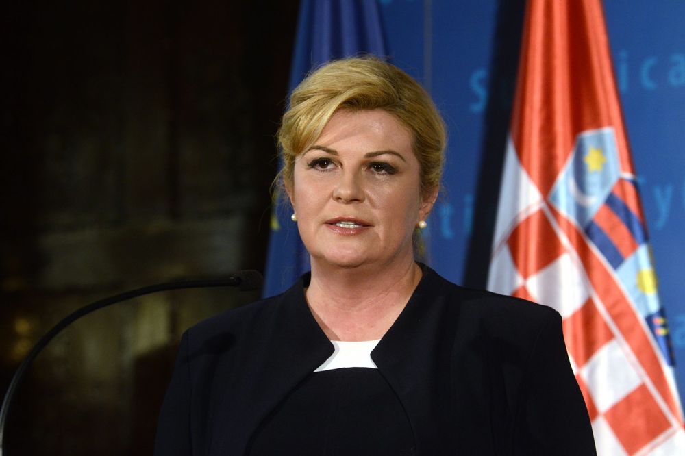 KOLINDA PREKRŠILA IZBORNA PRAVILA: Hrvatska predsednica fotografisala svoj glasački listić