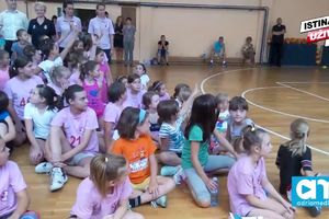 (KURIR TV) BUDUĆE ŠAMPIONKE: Besplatna škola košarke za devojčice izazvala veliko interesovanje